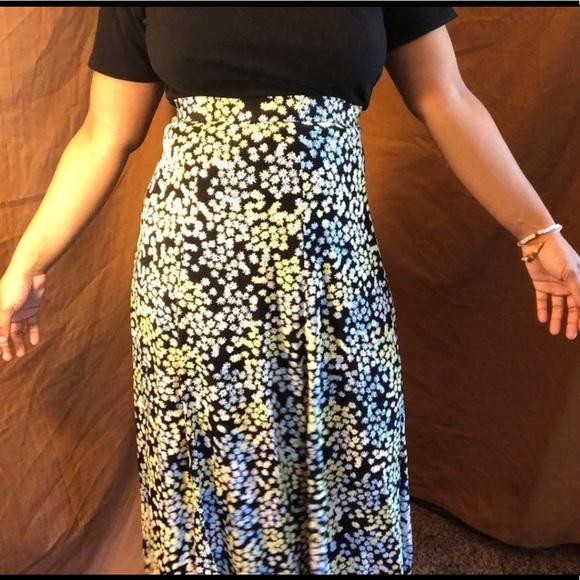 multi-colored flower power skirt - Picture 2 of 6